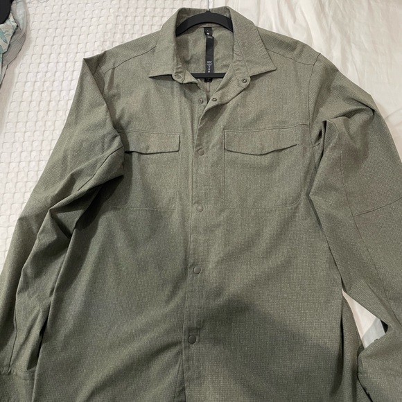 Lululemon Athletica Green Lightweight  LS Button Down - Picture 1 of 4